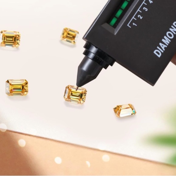 Loose Champagne Diamond Moissanite 2 carats - Picture 5 of 7